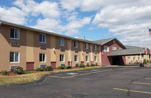 Foxboro Casa | Comfort and Convenience! Near Patriot Place, FREE Parking & Breakfast!