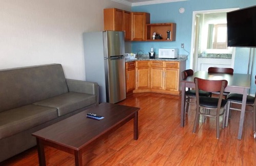 June Park Casa | Comfort and Convenience! 3 Relaxing Units, Free Breakfast, Near Melbourne Beach