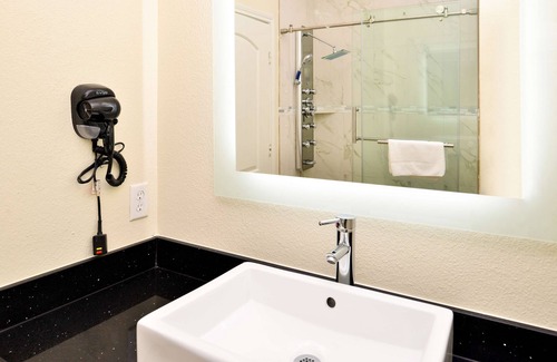 Spring Hotel | Comfort and Convenience! Family-friendly Unit! Near TGR Exotics Wildlife Park