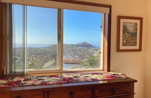 Maunalani Heights Casa | Comodidad y elegancia con impresionantes vistas de Diamond Head