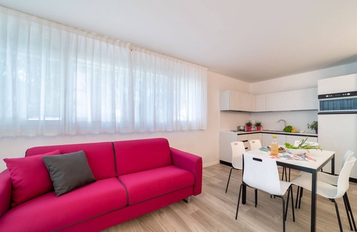 Lignano Sabbiadoro Apartamento | Comodidad y espacio combinados en un apartamento con estilo