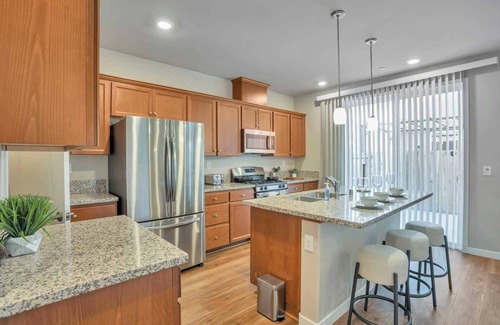 North Natomas Casa | Comfort and Leisure/3-BD house w/Backyard For Dogs #41982