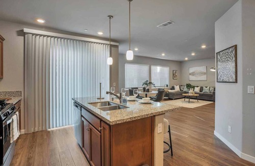 North Natomas Casa | Comfort and Leisure/3-BD house w/Backyard For Dogs #41982