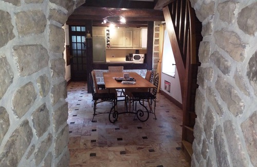 Severac-d'Aveyron Casa | Confort y muchos exteriores en el corazón de la ciudad medieval