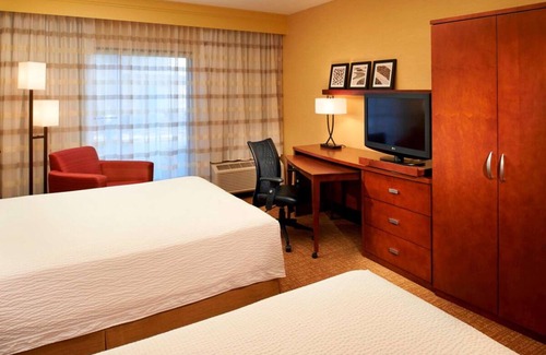 Auburn Hills Complejo | Comfort and Relaxation! 2 Comfortable Units, Indoor Swimming Pool, Pet-friendly!