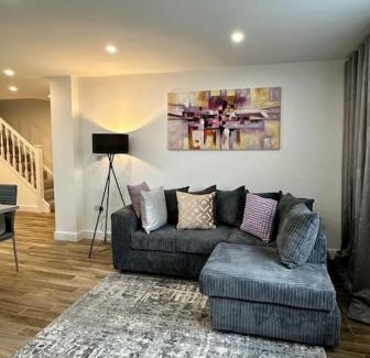 Selsdon and Ballards Casa | Comfort and Style !