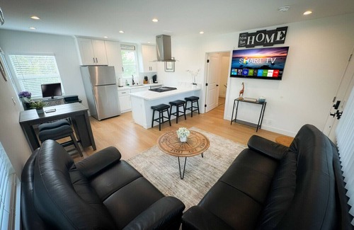 Burbank Apartamento | Comfort and Style - Newer 1 Bedroom in Burbank, near Disney, Warner Bros & Hollywood Attractions!