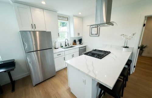 Burbank Apartamento | Comfort and Style - Newer 1 Bedroom in Burbank, near Disney, Warner Bros & Hollywood Attractions!