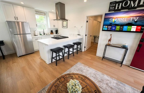 Burbank Apartamento | Comfort and Style - Newer 1 Bedroom in Burbank, near Disney, Warner Bros & Hollywood Attractions!