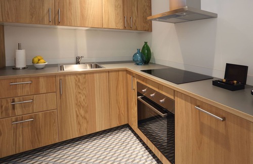 Old Town Apartamento | Apartamento Comfort, calidez en pleno centro de Girona. WIFI & AIR.