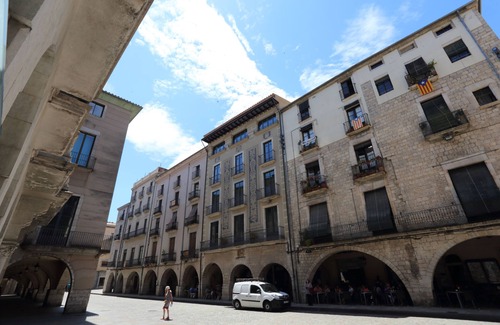 Old Town Apartamento | Apartamento Comfort, calidez en pleno centro de Girona. WIFI & AIR.