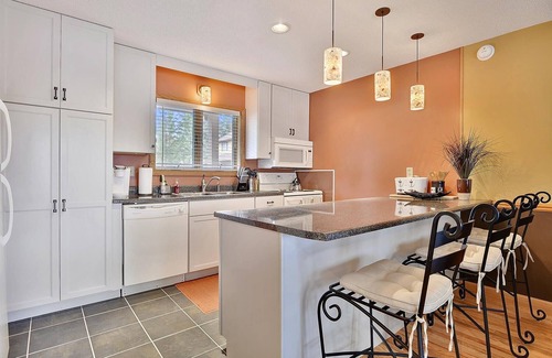 Davis Condominio | Nuevo alquiler! Comodidad, conveniencia, asequible y más! Ajuste de altitud!
