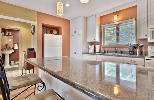 Davis Condominio | Nuevo alquiler! Comodidad, conveniencia, asequible y más! Ajuste de altitud!