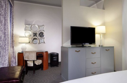 The Loop Hotel | Comfort & Convenience! A Peaceful Retreat in the Heart of Downtown Chicago