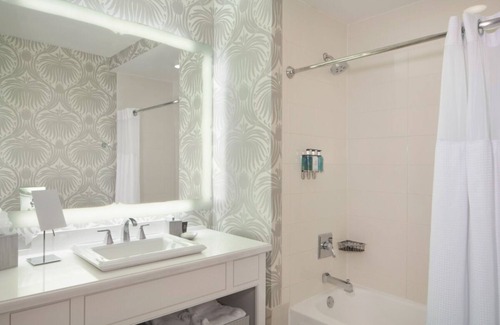 The Loop Hotel | Comfort & Convenience! A Peaceful Retreat in the Heart of Downtown Chicago