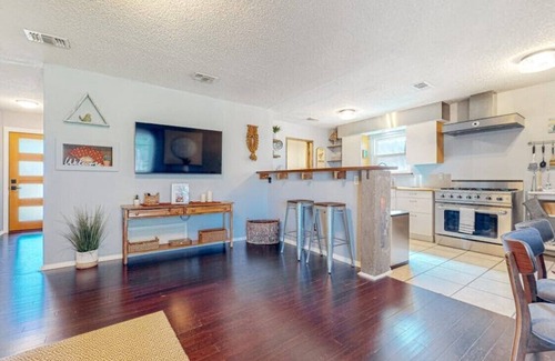Austin Casa | Comfort, convenience, and luxury appointments ☆SouthWest Austin Hideaway