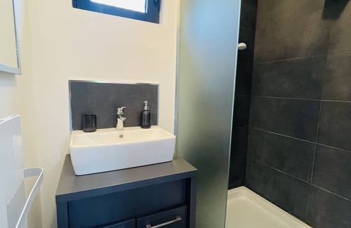 La Chapelle-Aubareil Hotel | Habitacion Doble-Confortable-Baño con ducha-Vista al Parque