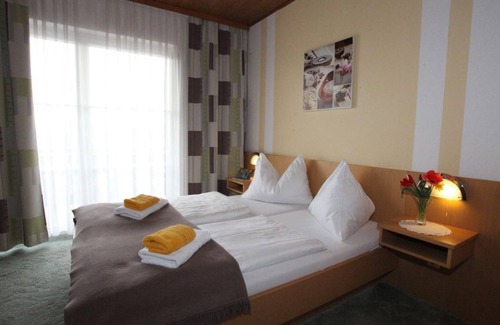 Feldbach Cama Y Desayuno | Comfort double room, bath, WC, as good as new - Pension Raabtal