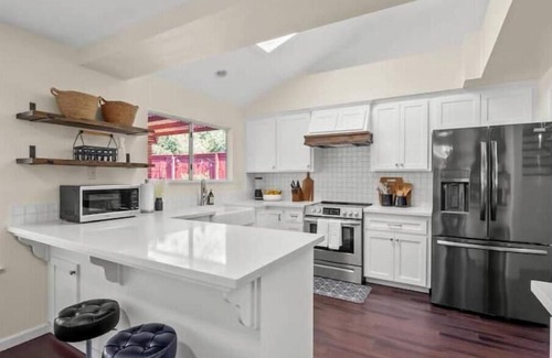 Raisin Casa | Comfort & Elegance: Fresno Edition
