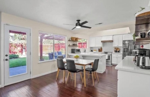Raisin Casa | Comfort & Elegance: Fresno Edition
