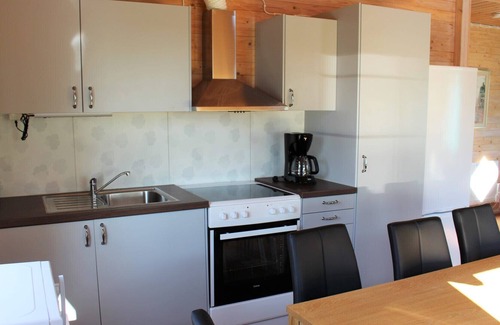 Vackelsang Casa | Comfort holiday home with lake location, motor boat and pool