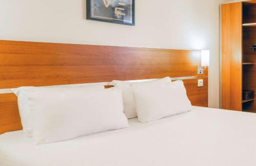Colombier-Saugnieu Hotel | Comfort Hotel Aeroport Lyon St Exupery
