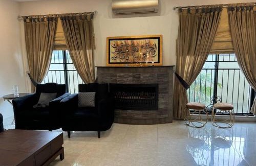 Lahore Casa | Comfort house Dha Phase 7 near Raya & AirPort 1 kanal full house