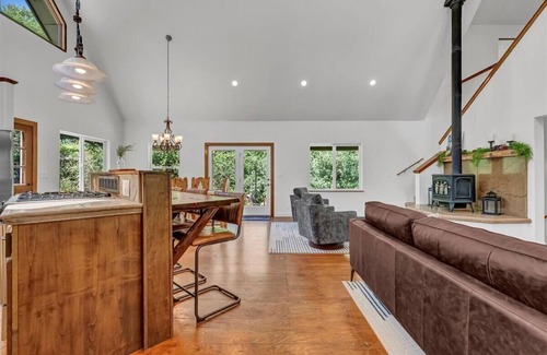 Kaweah Casa | Private Luxe Stay - Family Ready - Sleeps 14! WiFi, AC, BBQ