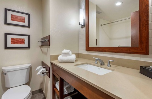 South Hills Hotel | Comfort Inn and Suites