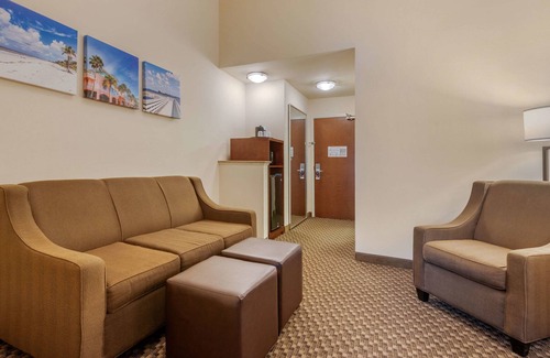 Biggar Hotel | Comfort Inn & Suites Airport