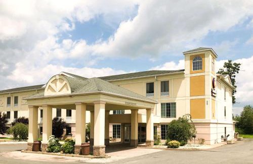 Pocono Summit Hotel | Comfort Inn & Suites Mount Pocono
