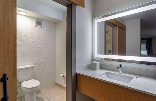 East Bank Hotel | Comfort Inn & Suites Nashville Downtown – Stadium