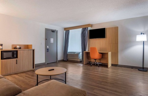 East Bank Hotel | Comfort Inn & Suites Nashville Downtown – Stadium