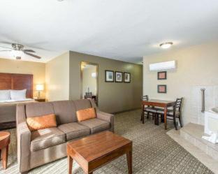 Pierpont Bay Hotel | Comfort Inn & Suites Ventura Beach