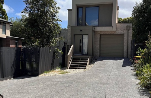 Frankston Casa | Comfort natural Frankston home in middle of everything