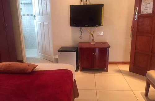 Kasane Casa | Comfort Palace Guesthouse Kasane