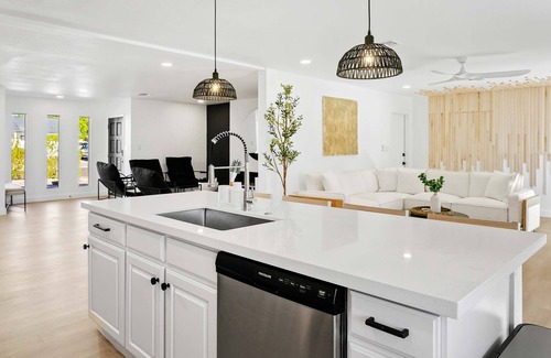 Raskin Estates Casa | Comfort | Remodeled+Modern+3 br+office+KingBeds