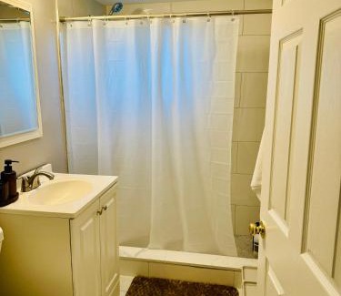 Centereach Apartamento | Comfort Stay by Stony Brook University & Hospital