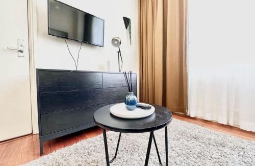 Auckland Central Business District Hotel | Comfort Studio Getaway with Pool and Gym