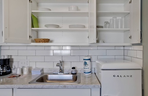 Carolina Beach Hotel | Comfort Suite Hotel- 2 Pools, Near Beach/Boardwalk, No Pets Allowed