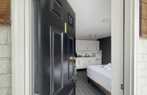 Carolina Beach Hotel | Comfort Suite Hotel- 2 Pools, Near Beach/Boardwalk, No Pets Allowed