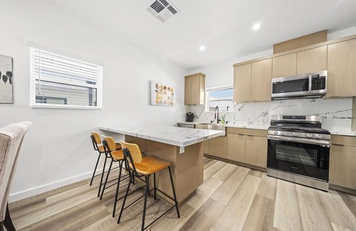 Rampart Village Casa | Comfort Suite Hollywood