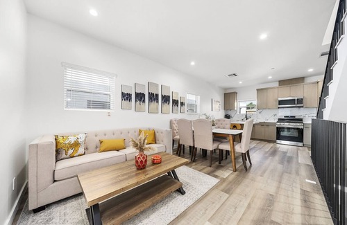 Rampart Village Casa | Comfort Suite Hollywood