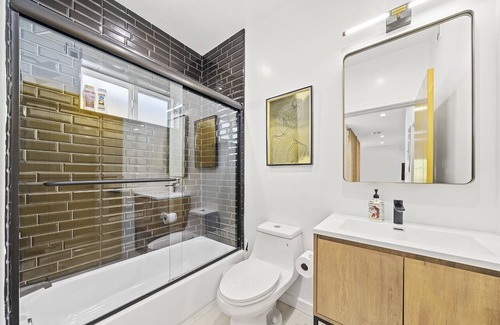 Rampart Village Casa | Comfort Suite Hollywood