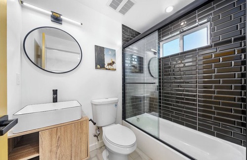 Rampart Village Casa | Comfort Suite Los Angeles