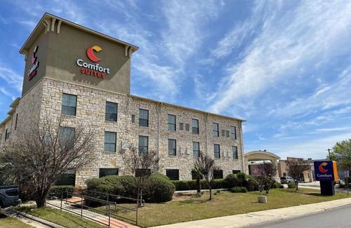 West San Antonio Hotel | Comfort Suites Near Seaworld