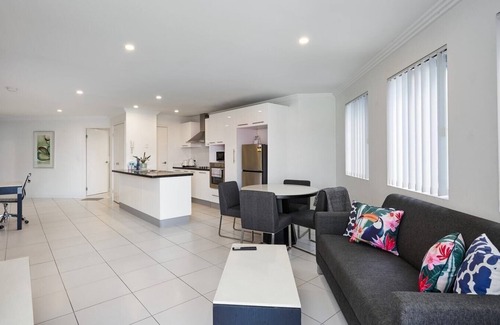 Southport Apartamento | Comfort Two Bedroom Apartment in Heart Southport