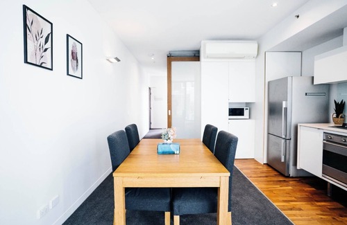 Docklands Apartamento | Comfort Urban Oasis in Spencer CityViews with Indoor pool & Private parking