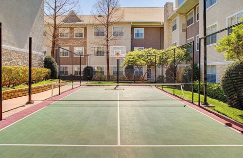 Livonia Hotel | Comfort & Value! 3 Studio Queen Rooms w/ Kitchen, Pets Are Welcome