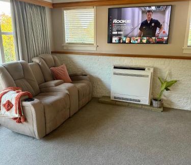 Invercargill City Centre Casa | Comfort & Warmth at Stag Lodge Near Queens Park